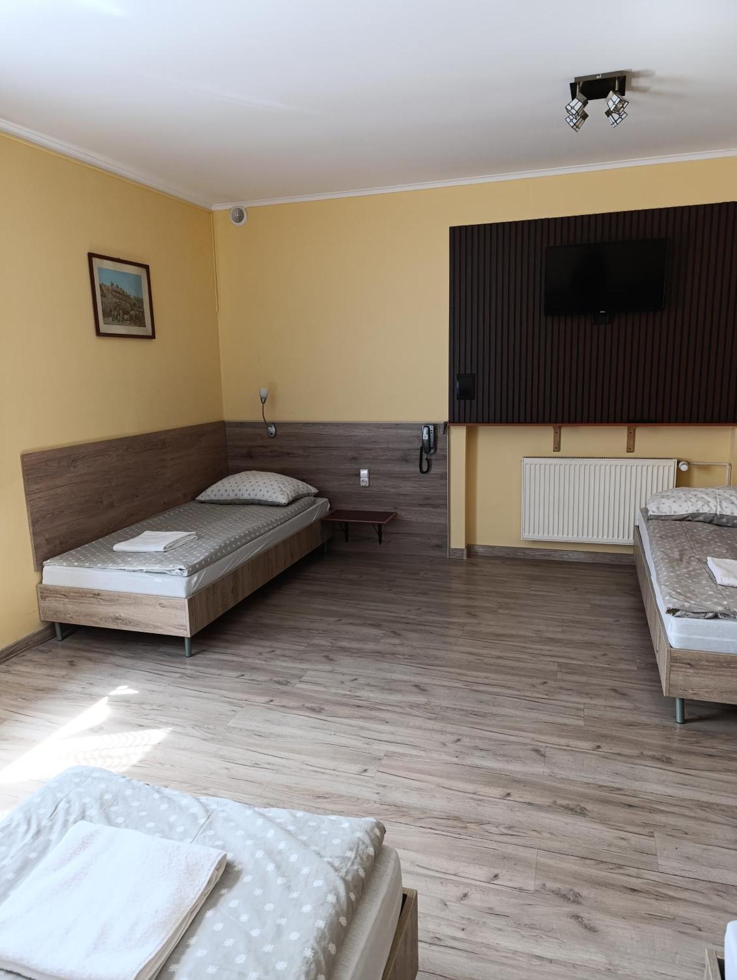 Noclegi "Poza Szlakiem" Wałbrzych Esterno foto