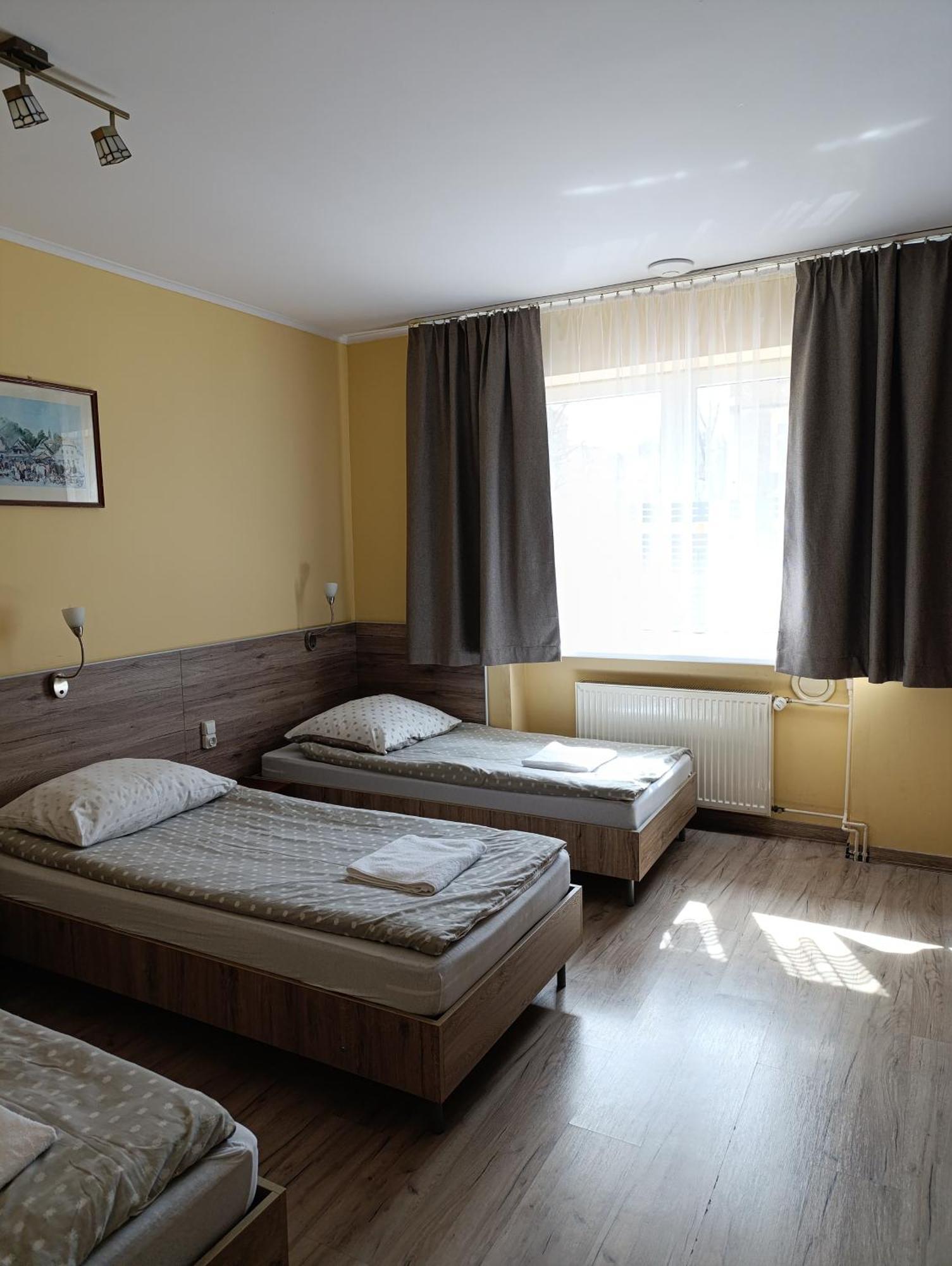 Noclegi "Poza Szlakiem" Wałbrzych Esterno foto