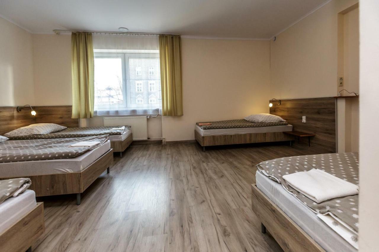 Noclegi "Poza Szlakiem" Wałbrzych Esterno foto
